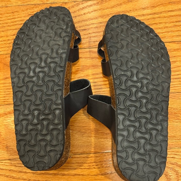 Outwoods Woman’s Sandals - Picture 6 of 7